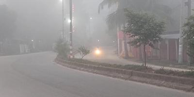 ঠাকুরগাঁওয়ে শীতের আগমনী বার্তা, কুয়াশার চাদরে আচ্ছন্ন সকাল